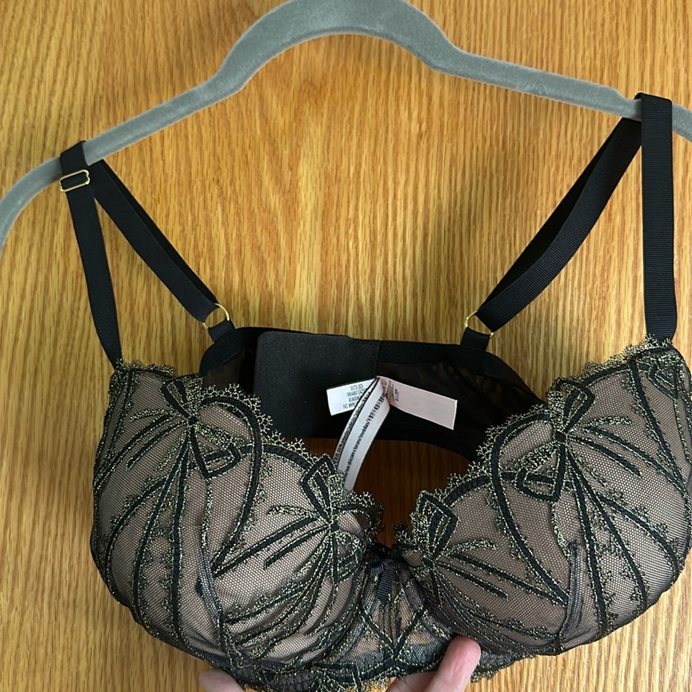 VS: Gorgeous limited holiday edition. 34DDD